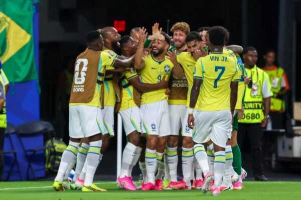 carlo-ancelotti-repete-escalacao-pela-1a-vez-no-comando-do-brasil